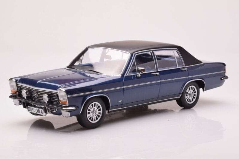 Opel Diplomat B ダークブルーメタリック MCG 1:18