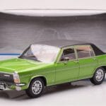 Opel Diplomat B グリーンメタリック MCG 1:18 - image 6 of 6