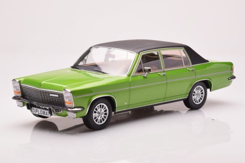 Opel Diplomat B グリーンメタリック MCG 1:18