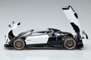 Pagani Zonda HP Barchetta カーボンファイバー ホワイト LCD 1:18 LCD18009 WH メタル - 画像 4/9