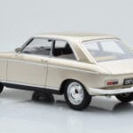 Peugeot 204 Coupe ベージュ Otto 1:18 - image 5 of 6