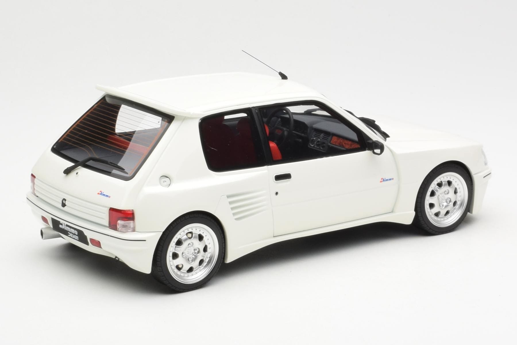 Peugeot 205 Dimma ホワイト Otto 1:18 OT681 レジン - 画像 2/6
