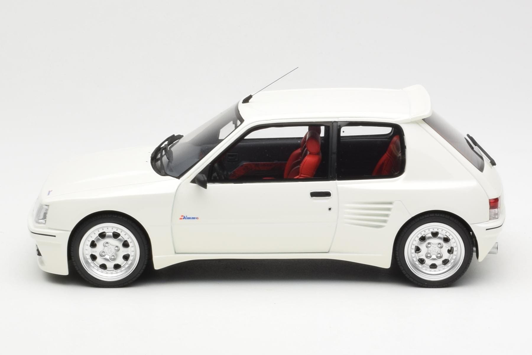 Peugeot 205 Dimma ホワイト Otto 1:18 OT681 レジン - 画像 3/6