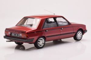Peugeot 305 GTX レッド Plaisir Otto 1:18 OT1032 レジン - 画像 2/6