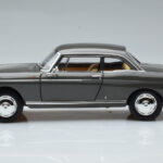 Peugeot 404 Coupe グラファイトグレー Norev 1:18 - image 4 of 7