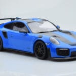 Porsche 911 GT2 RS 991.2 Weissach Package ブルー ブラックマグネシウムホイール Minichamps 1:18 - image 4 of 6