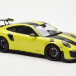 Porsche 911 991.2 GT2 RS ライトグリーン ブラックマグネシウムホイール Minichamps 1:18 - image 4 of 6