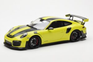 Porsche 911 991.2 GT2 RS ライトグリーン ブラックマグネシウムホイール Minichamps 1:18