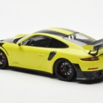 Porsche 911 991.2 GT2 RS ライトグリーン ブラックマグネシウムホイール Minichamps 1:18 - image 5 of 6