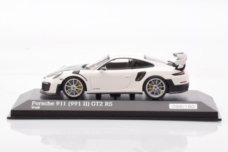 Porsche 911 991.2 GT2 RS ホワイト Minichamps 1:43