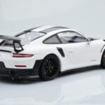 Porsche 911 GT2 RS 991.2 Weissach Package ホワイト ブラックマグネシウムホイール Minichamps 1:18 - image 2 of 6