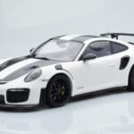 Porsche 911 GT2 RS 991.2 Weissach Package ホワイト ブラックマグネシウムホイール Minichamps 1:18