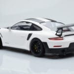 Porsche 911 GT2 RS 991.2 Weissach Package ホワイト ブラックマグネシウムホイール Minichamps 1:18 - image 5 of 6