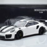 Porsche 911 GT2 RS 991.2 Weissach Package ホワイト ブラックマグネシウムホイール Minichamps 1:18 - image 6 of 6