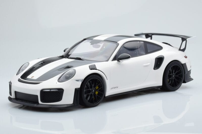Porsche 911 GT2 RS 991.2 Weissach Package ホワイト ブラックマグネシウムホイール Minichamps 1:18