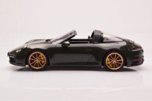 Porsche 911 992 Targa 4S オリーブグリーン GT Spirit 1:18 GT438 レジン - 画像 3/6