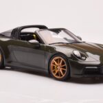Porsche 911 992 Targa 4S オリーブグリーン GT Spirit 1:18 - image 4 of 6