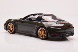 Porsche 911 992 Targa 4S オリーブグリーン GT Spirit 1:18 GT438 レジン - 画像 5/6