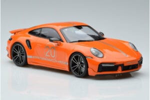 Porsche 911 992 Turbo S China 20th Anniversary オレンジ Minichamps 1:18 155069171 メタル - 画像 4/6