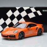 Porsche 911 992 Turbo S China 20th Anniversary オレンジ Minichamps 1:18 - image 6 of 6