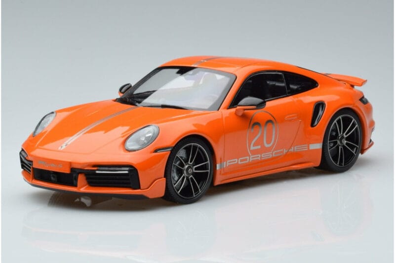 Porsche 911 992 Turbo S China 20th Anniversary オレンジ Minichamps 1:18