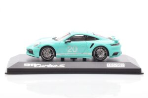 Porsche 911 992 Turbo S Mint グリーン Minichamps 1:43