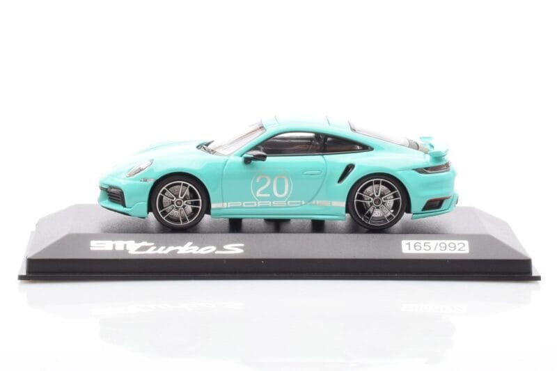 Porsche 911 992 Turbo S Mint グリーン Minichamps 1:43