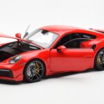 Porsche 911 992 Turbo S Sport Design レッド Minichamps 1:18 - image 2 of 8