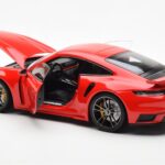 Porsche 911 992 Turbo S Sport Design レッド Minichamps 1:18 - image 5 of 8