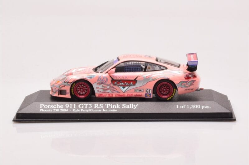 Porsche 911 996 GT3 RS Pink Sally #45 Petty / Jeanette Phoenix 250 2004 Minichamps 1:43