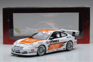 Porsche 911 996 GT3 R #1 C. Kwan Carrera Cup Asia 2004 AUTOart 1:18 80487 メタル - 画像 7/7