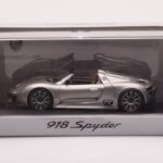 Porsche 918 Spyder グレーメタリック Minichamps 1:43 - image 4 of 4