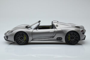 Porsche 918 Spyder プロトタイプ グレーメタリック Minichamps 1:18 110060030 メタル - 画像 4/7