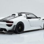 Porsche 918 Spyder Weissach Package ホワイト ブラックホイール Minichamps 1:18 - image 3 of 9