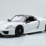 Porsche 918 Spyder Weissach Package ホワイト ブラックホイール Minichamps 1:18 - image 4 of 9