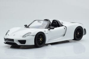 Porsche 918 Spyder Weissach Package ホワイト ブラックホイール Minichamps 1:18