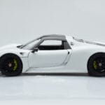 Porsche 918 Spyder Weissach Package ホワイト ブラックホイール Minichamps 1:18 - image 5 of 9
