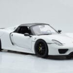 Porsche 918 Spyder Weissach Package ホワイト ブラックホイール Minichamps 1:18 - image 7 of 9