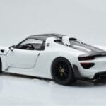 Porsche 918 Spyder Weissach Package ホワイト ブラックホイール Minichamps 1:18 - image 8 of 9