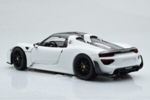 Porsche 918 Spyder Weissach Package ホワイト ブラックホイール Minichamps 1:18 113062443 メタル - 画像 8/9