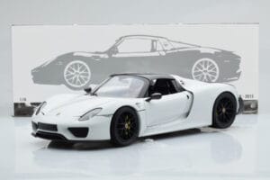 Porsche 918 Spyder Weissach Package ホワイト ブラックホイール Minichamps 1:18 113062443 メタル - 画像 9/9