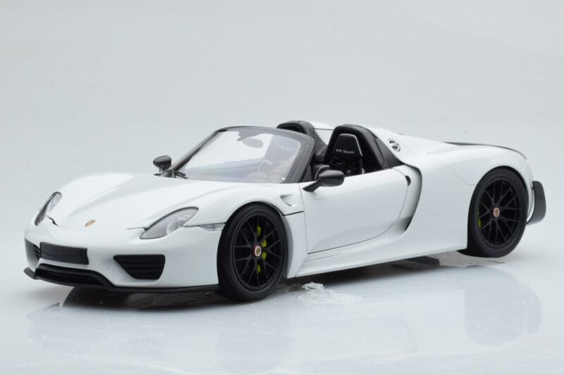 Porsche 918 Spyder Weissach Package ホワイト ブラックホイール Minichamps 1:18
