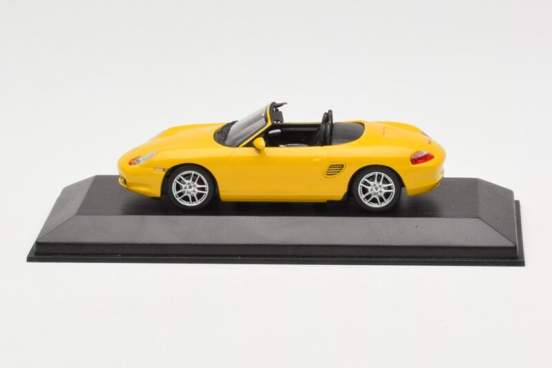 Porsche Boxster 986 イエロー Minichamps 1:43