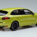 Porsche Cayenne GTS 92A ペリドットグリーン GT Spirit 1:18 - image 2 of 6