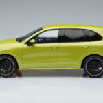 Porsche Cayenne GTS 92A ペリドットグリーン GT Spirit 1:18 - image 3 of 6