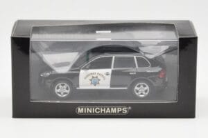 Porsche Cayenne 9PA Highway Patrol Minichamps 1:43 400066291 メタル - 画像 4/4