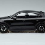Porsche Cayenne E3 S Coupe Minichamps 1:18 187673 メタル - image 3 of 6