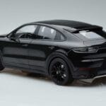 Porsche Cayenne E3 S Coupe Minichamps 1:18 187673 メタル - image 5 of 6