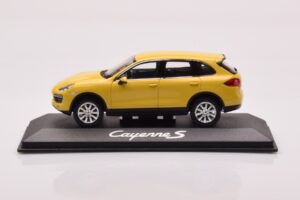 Porsche Cayenne 92A サンドイエロー Minichamps 1:43