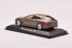 Porsche Panamera 970 4 ベージュ メタリック Minichamps 1:43 WAP02000319 メタル - 画像 3/4